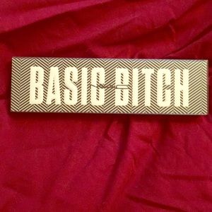 MAC Basic Bitch Eyeshadow Palette